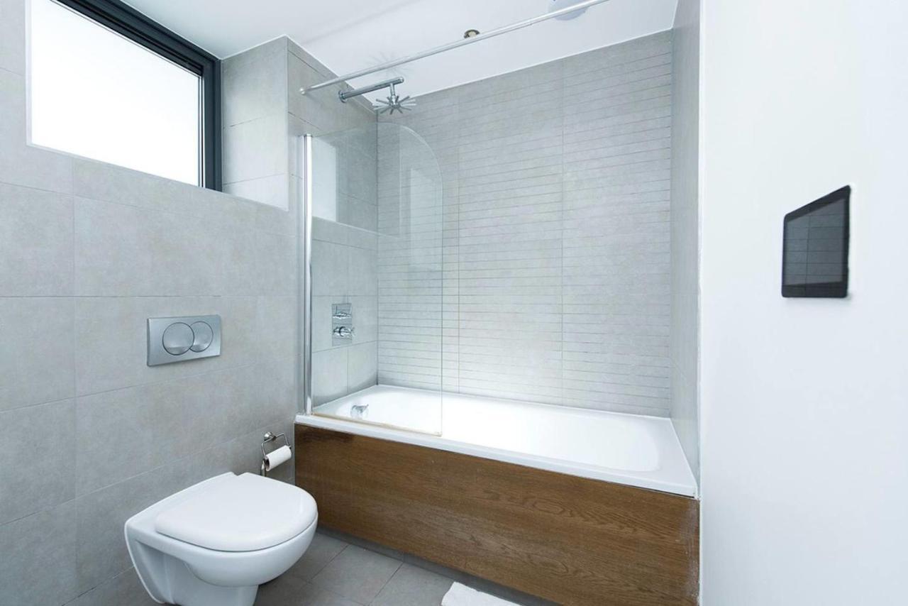 Stylish 2 Bedroom Flat With Balcony In Londres Exterior foto