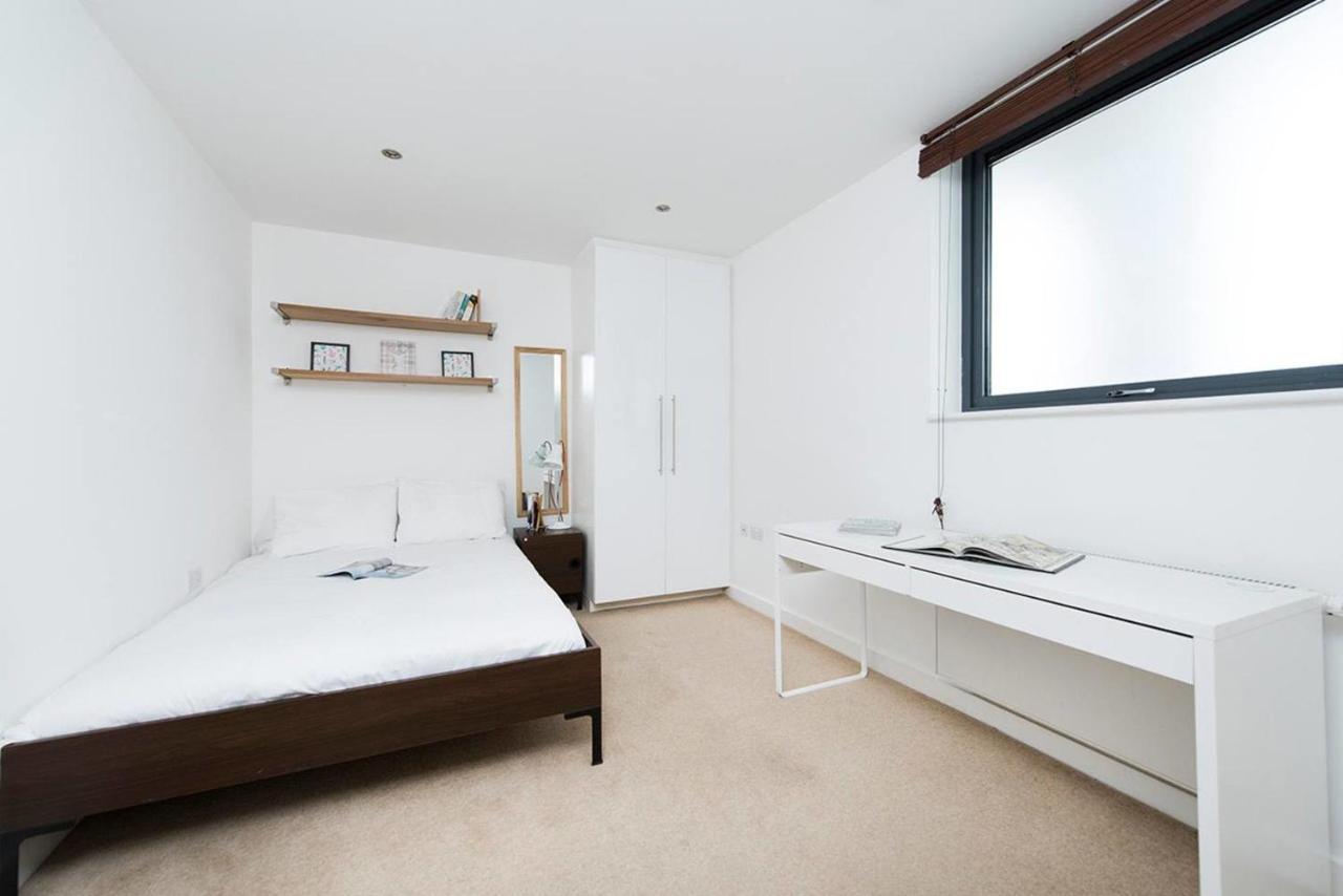 Stylish 2 Bedroom Flat With Balcony In Londres Exterior foto