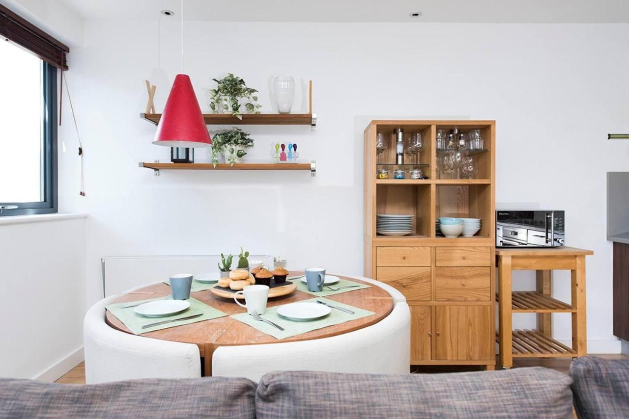 Stylish 2 Bedroom Flat With Balcony In Londres Exterior foto